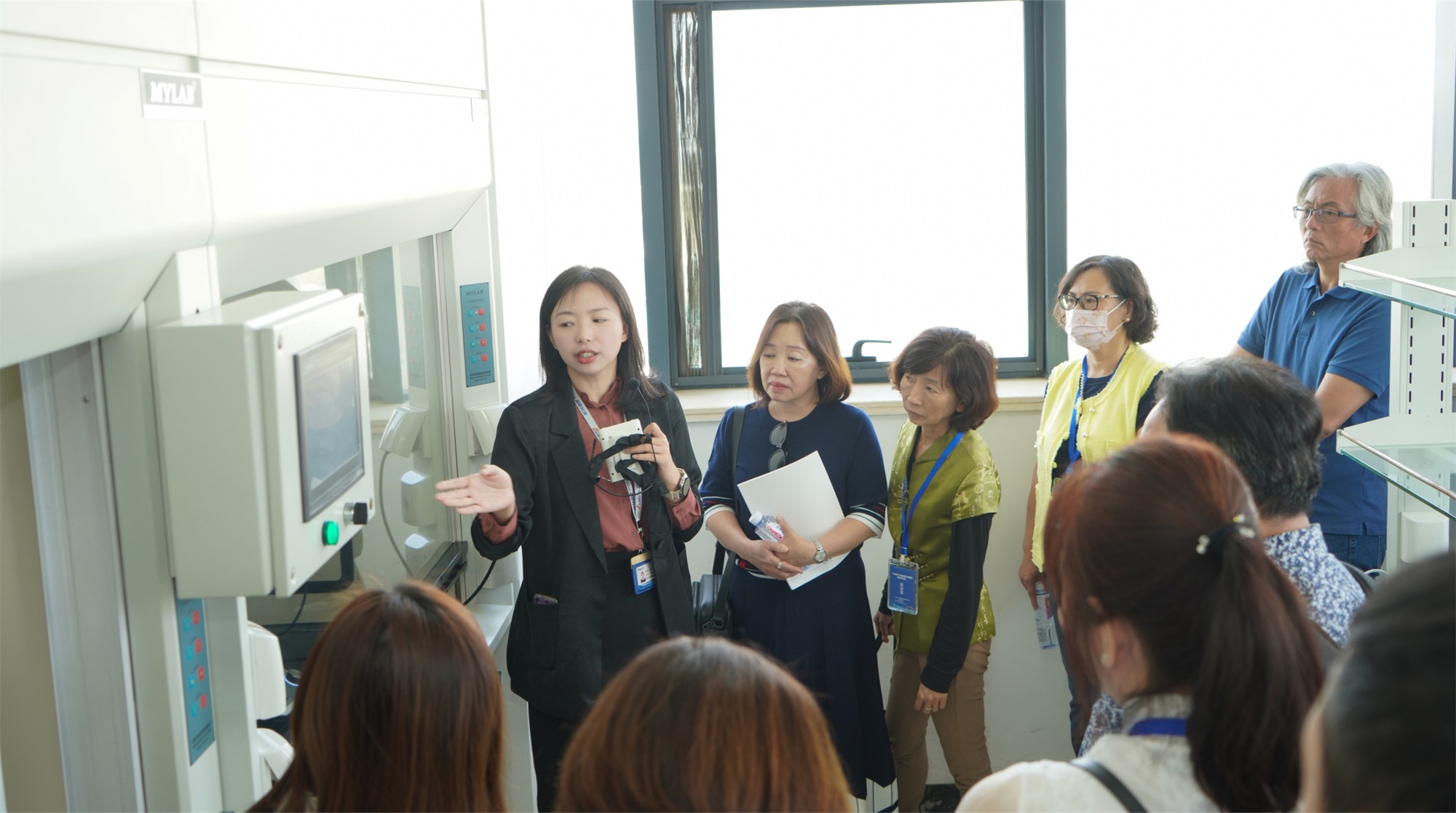 莘莘蓝海意，晓映两岸情